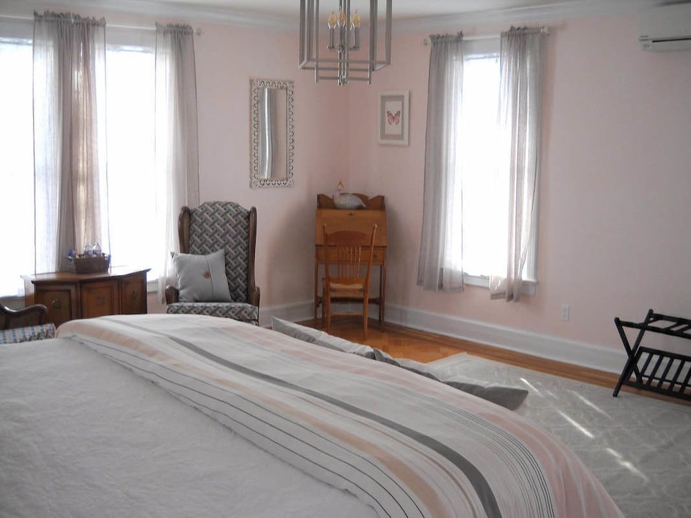 Luxury Suite, 1 King Bed with Sofa bed (Seaborn ) photo 3