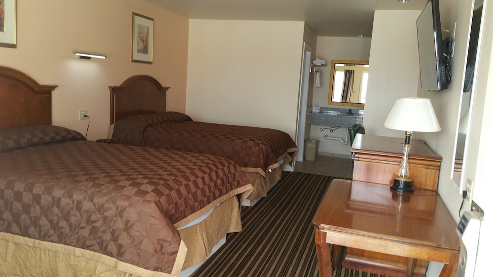 Standard Room, 2 Queen Beds, Smoking