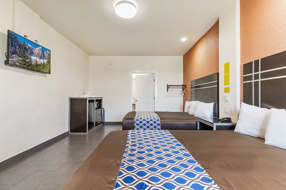 Double Queen Room - Disability Access photo 1