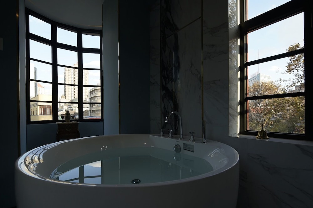 Luxury Suite photo 3