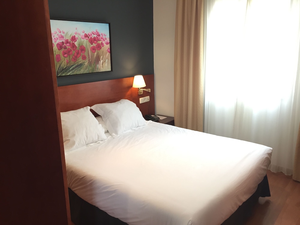 Room - Photo 1