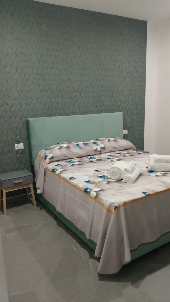 Deluxe Room (Room 2)