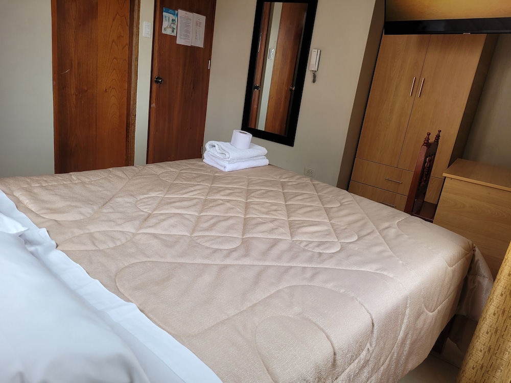 Basic Double Room, 1 Queen Bed, Ensuite, City View photo 1