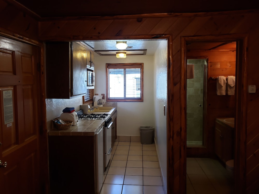 Cabin - Photo 2