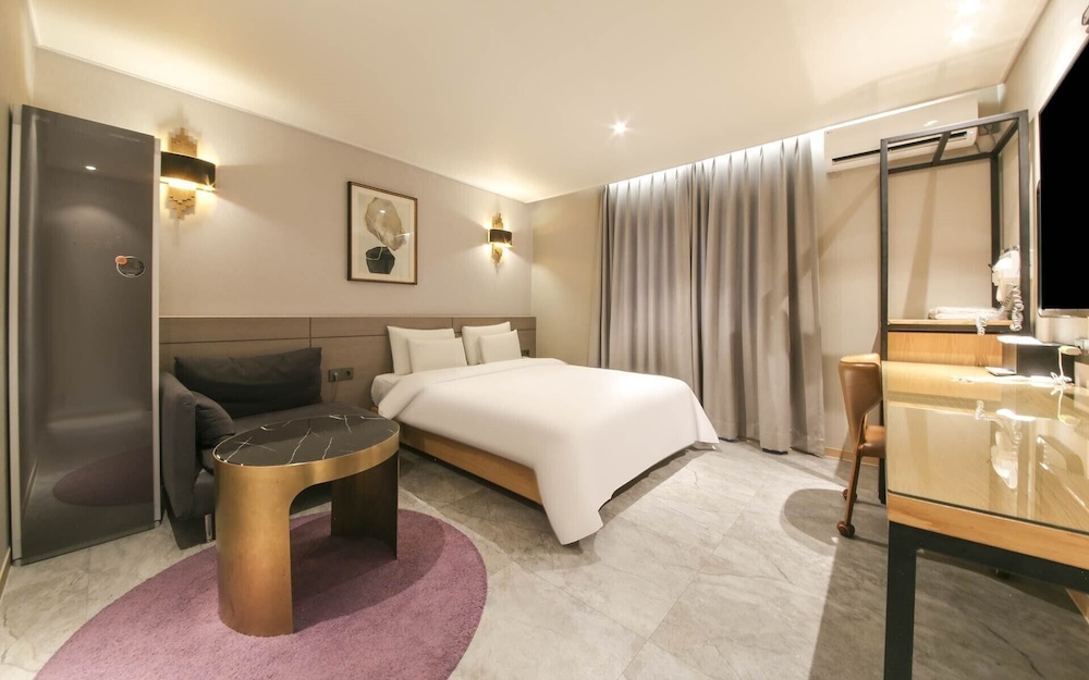 Superior Double Room, Non Smoking, Partial Lake View