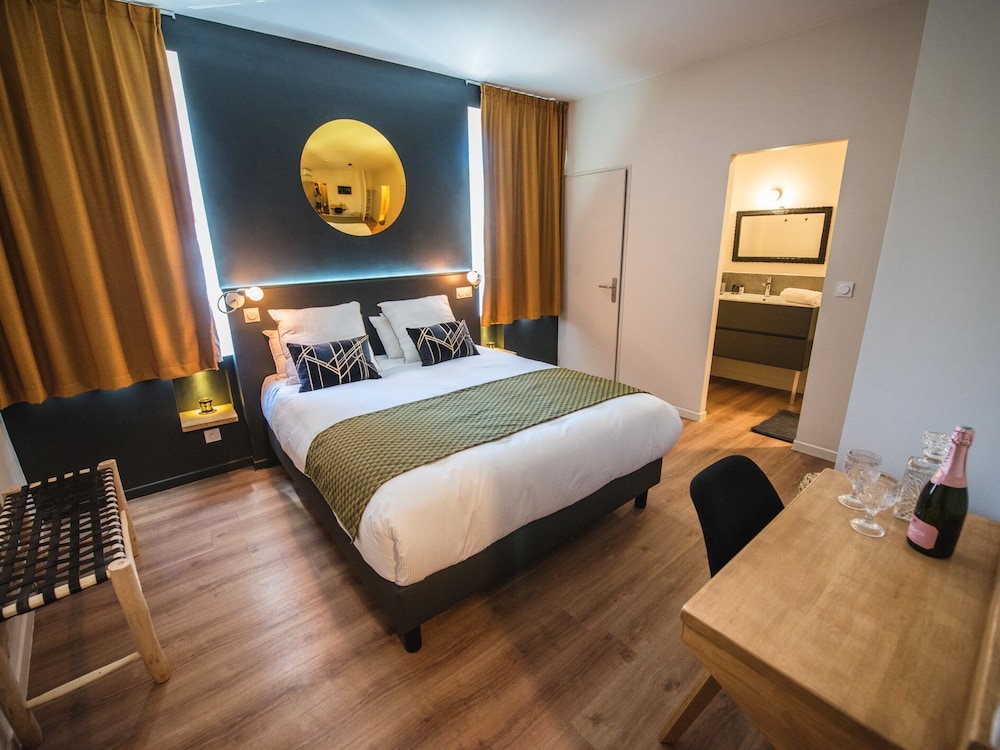 Deluxe Double Room, City View