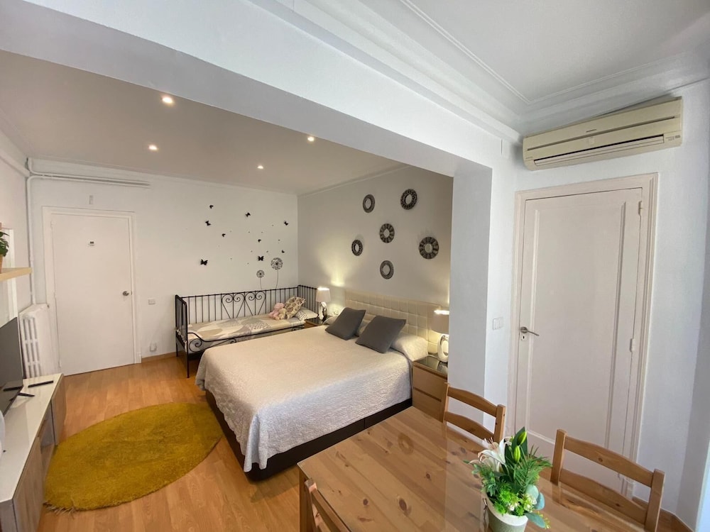 Triple Room, Shared Bathroom photo 2