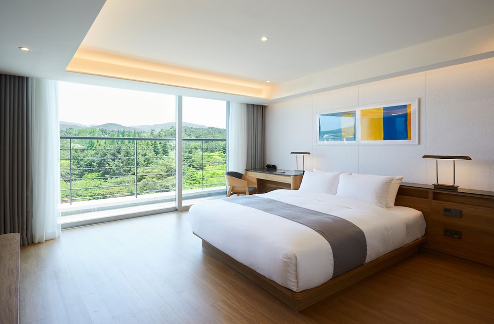 Deluxe Suite Double Room, Lake View (Indoor Pool Access for 2/ Once per night) - Photo 1