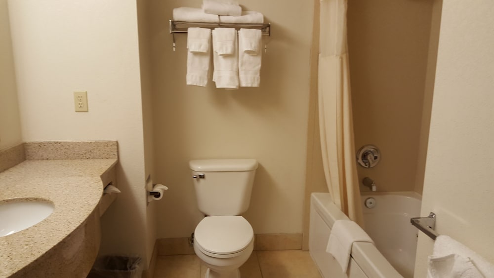 Standard Double Queen Room photo 3