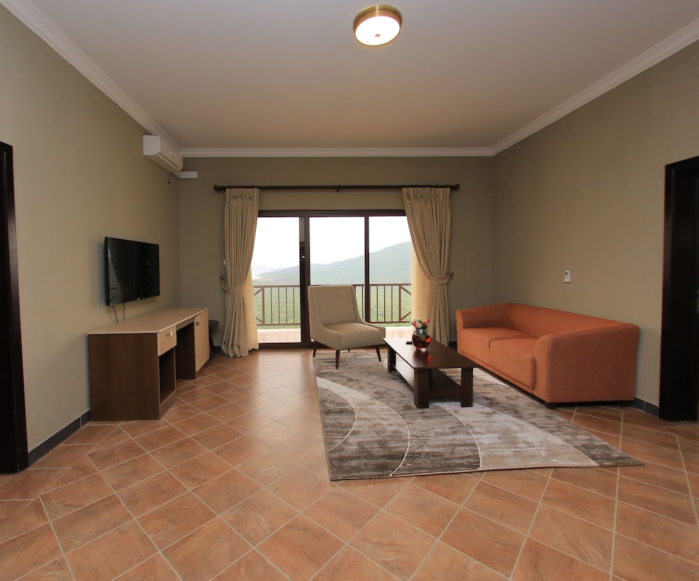 Family Room, Garden View photo 1