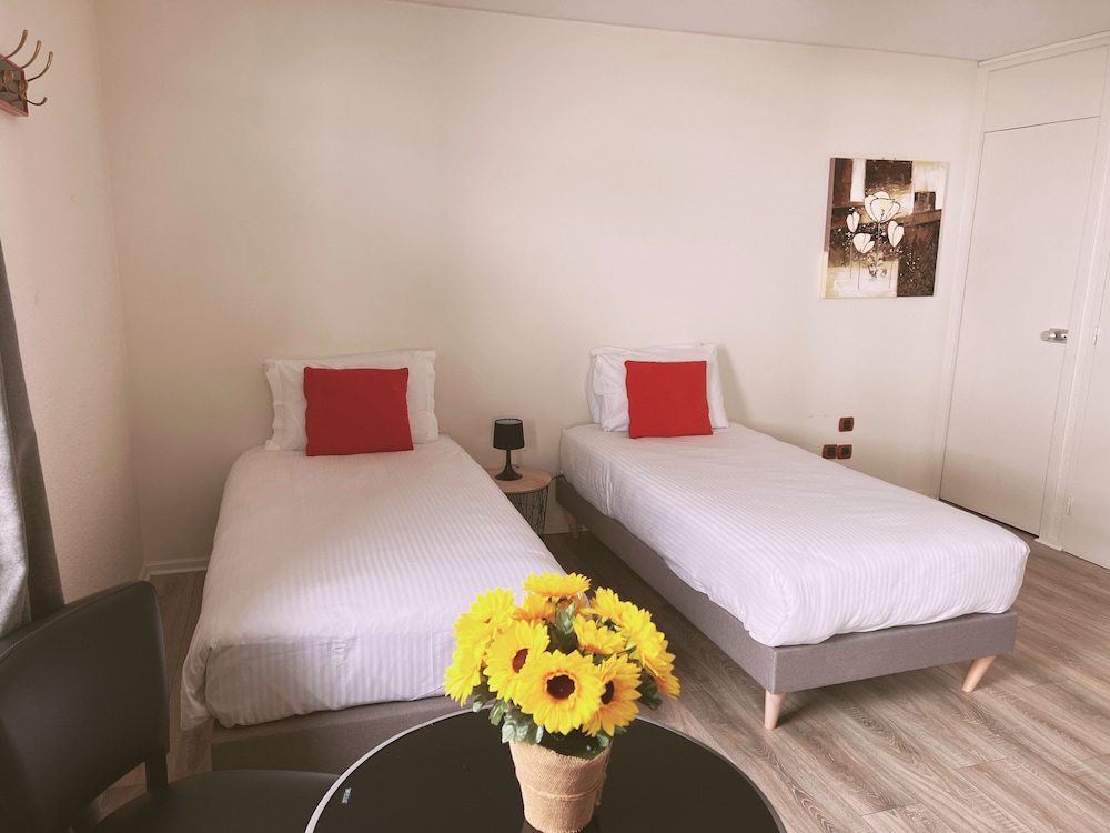 Connecting Room