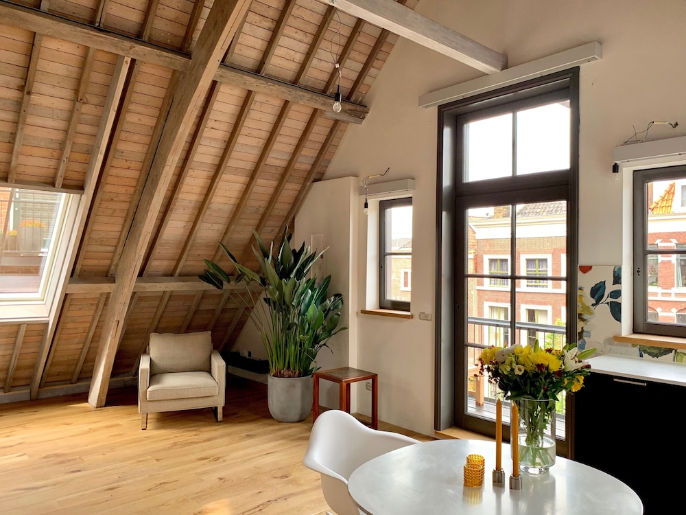 Tinbergen Apartment 7 photo 1