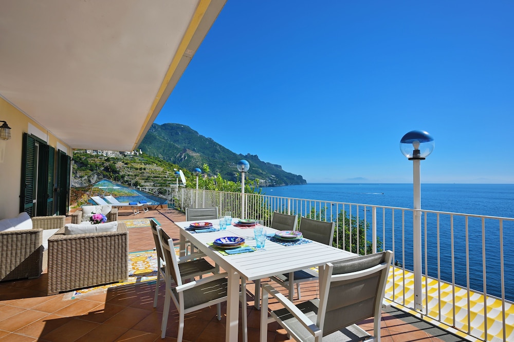 Appartamento panoramico,2 letti queen,vista mare edificio separato(500metri dall'edificio principale