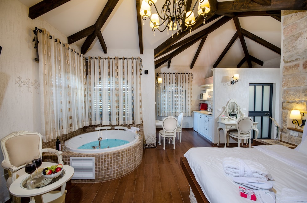 Noam Suite photo 3