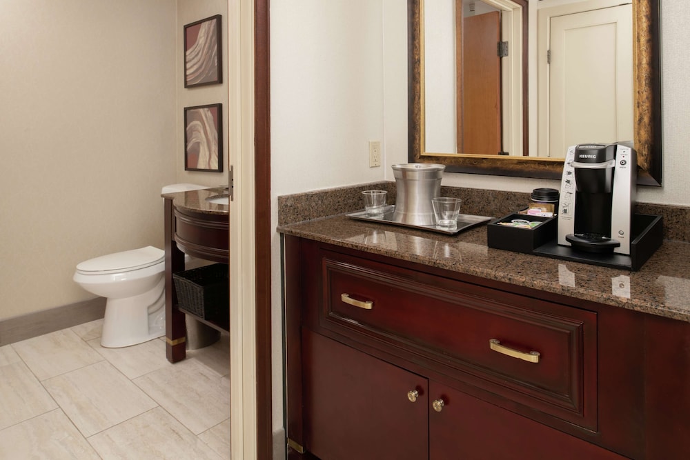 Suite, 1 Bedroom - Photo 6