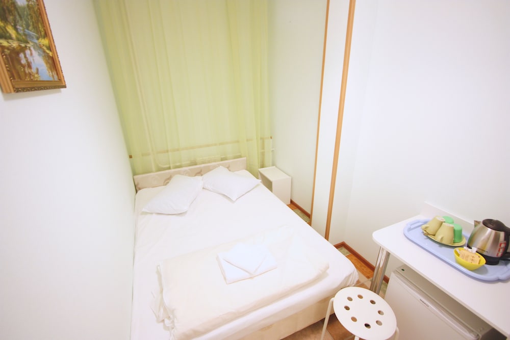Room, 1 Double Bed, No Windows photo 1