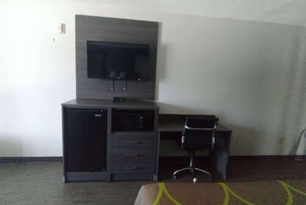 Studio Suite, 2 Queen Beds, Non Smoking - Photo 3