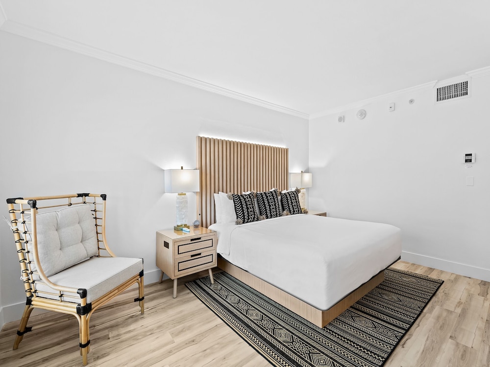 Standard Room, 1 King Bed - Photo 5