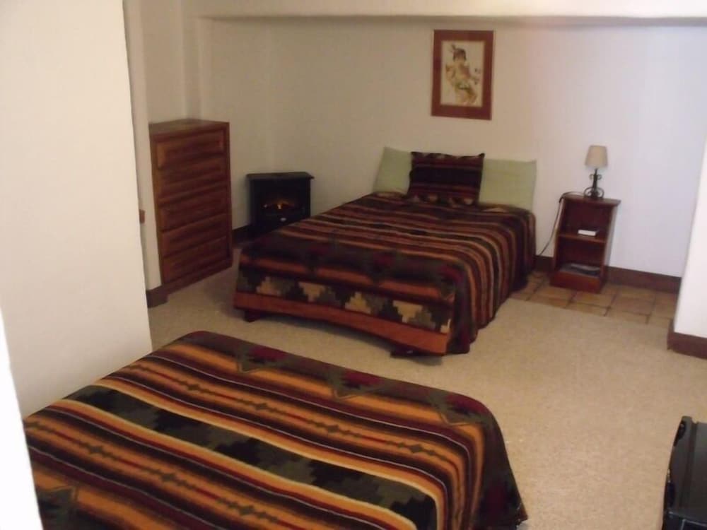 Family Room, 2 Queen Beds photo 3
