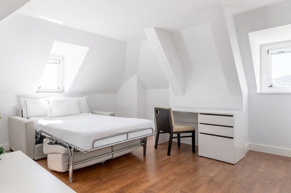 Superior Double or Twin Room (Habitacion superior con sofa cama) photo 3