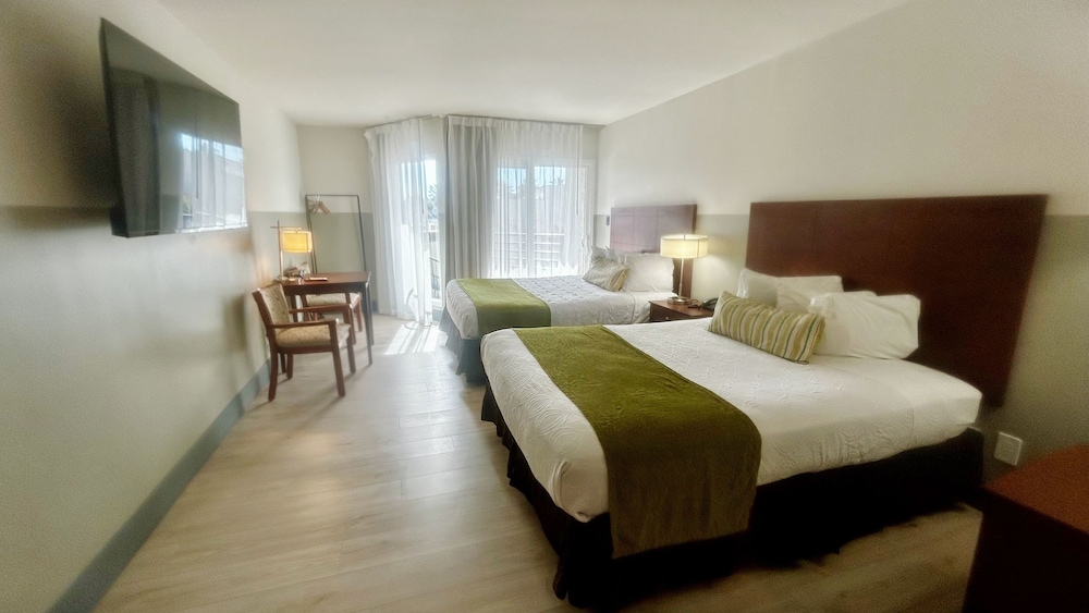 Standard Room, 2 Queen Beds, Balcony (Upper Floor) photo 1