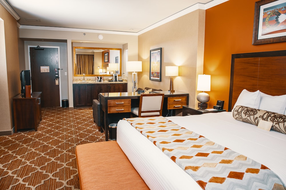 Junior Room, 1 King Bed photo 3