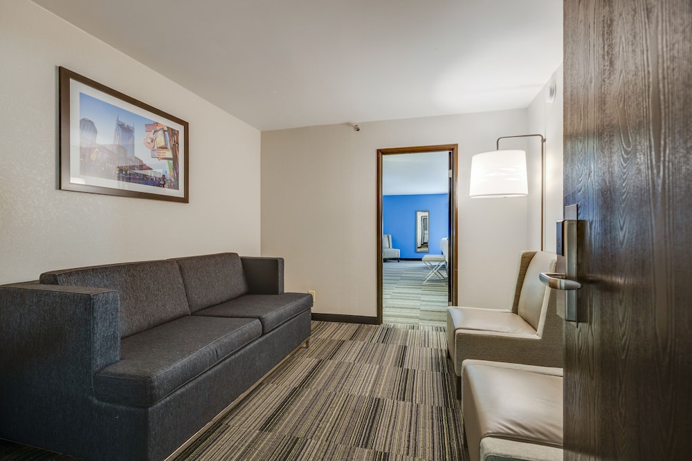 Junior Suite, Multiple Beds - Photo 10