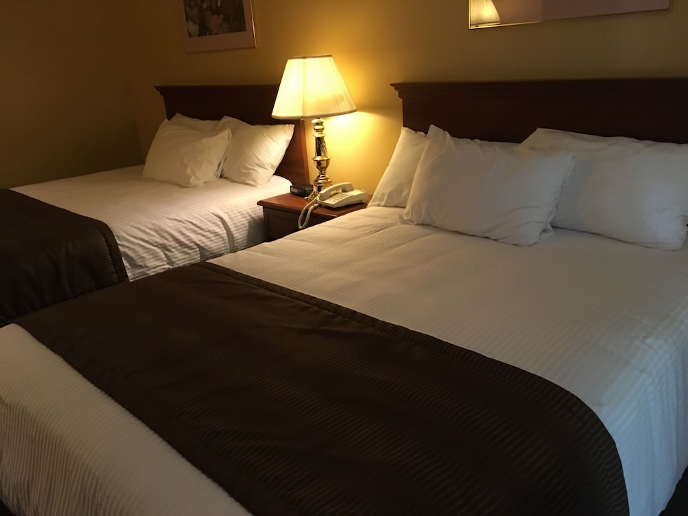 Standard Room, 2 Queen Beds photo 3