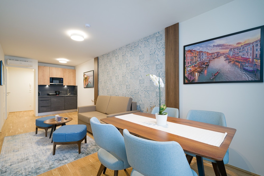 Deluxe Apartment (Top 3)