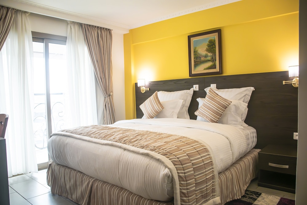 Deluxe Suite photo 2