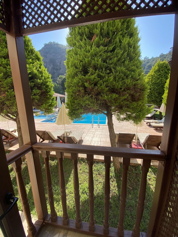 Standard Double Room - Photo 16