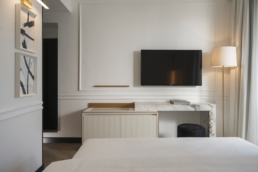 Deluxe Double Room Single Use (Spa use included) - Photo 4