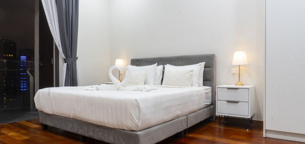 Luxury one bedroom apartment (Petronas Twin Towers View)