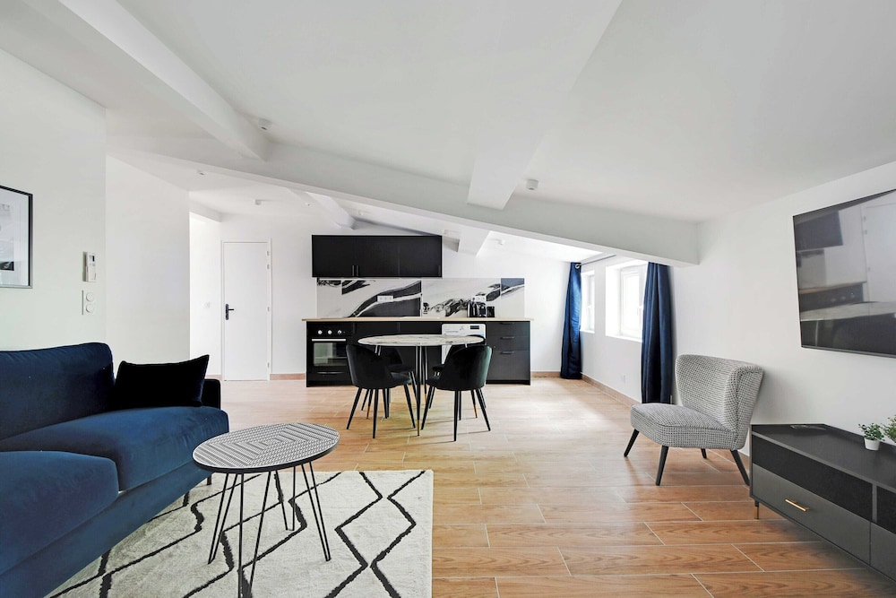 Apartment photo 1