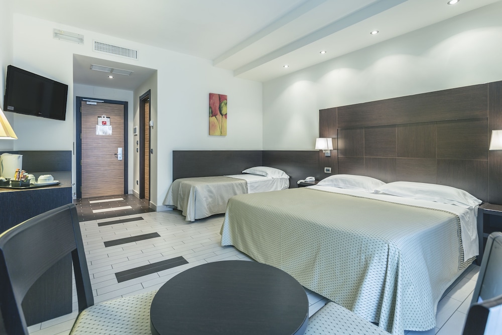 Superior Triple Room photo 2