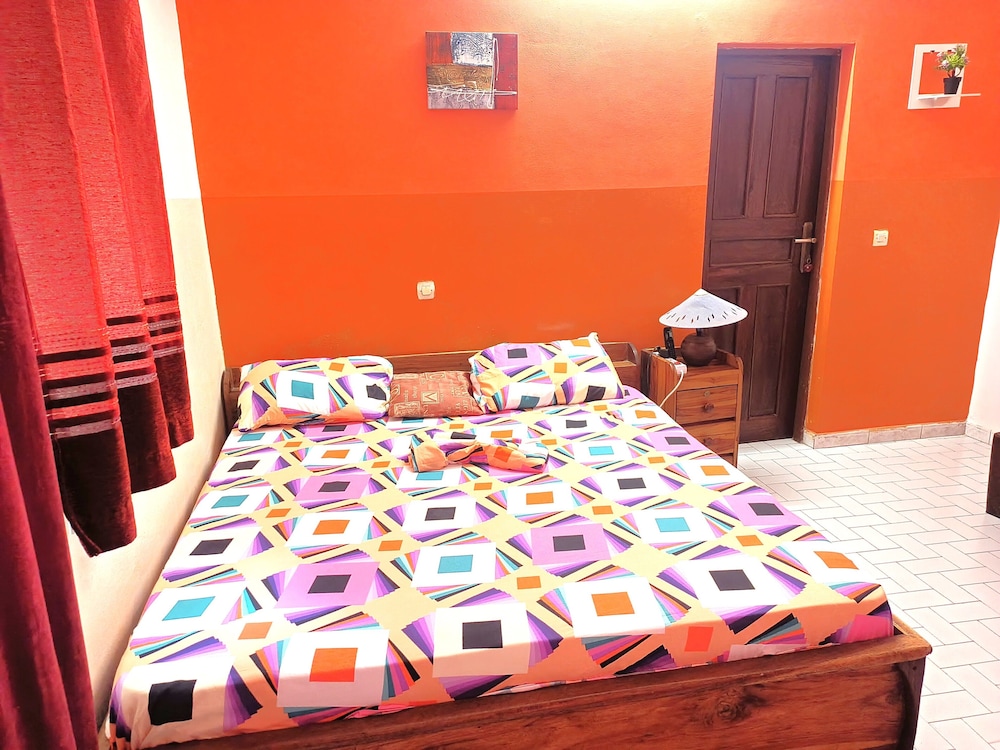 Comfort Double Room, 1 King Bed (Romeo) photo 2