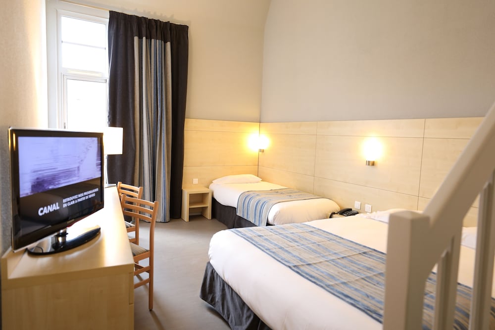 Family Quadruple Room, Multiple Beds photo 3