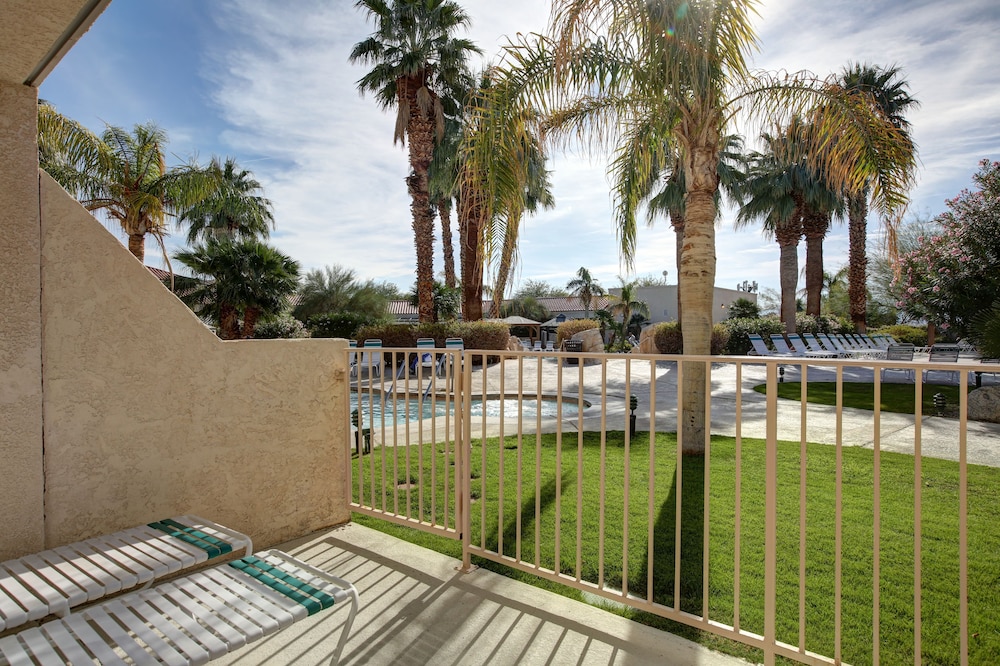 Room, 2 Queen Beds, Pool Access, Poolside (Poolside Double Room) - Photo 3