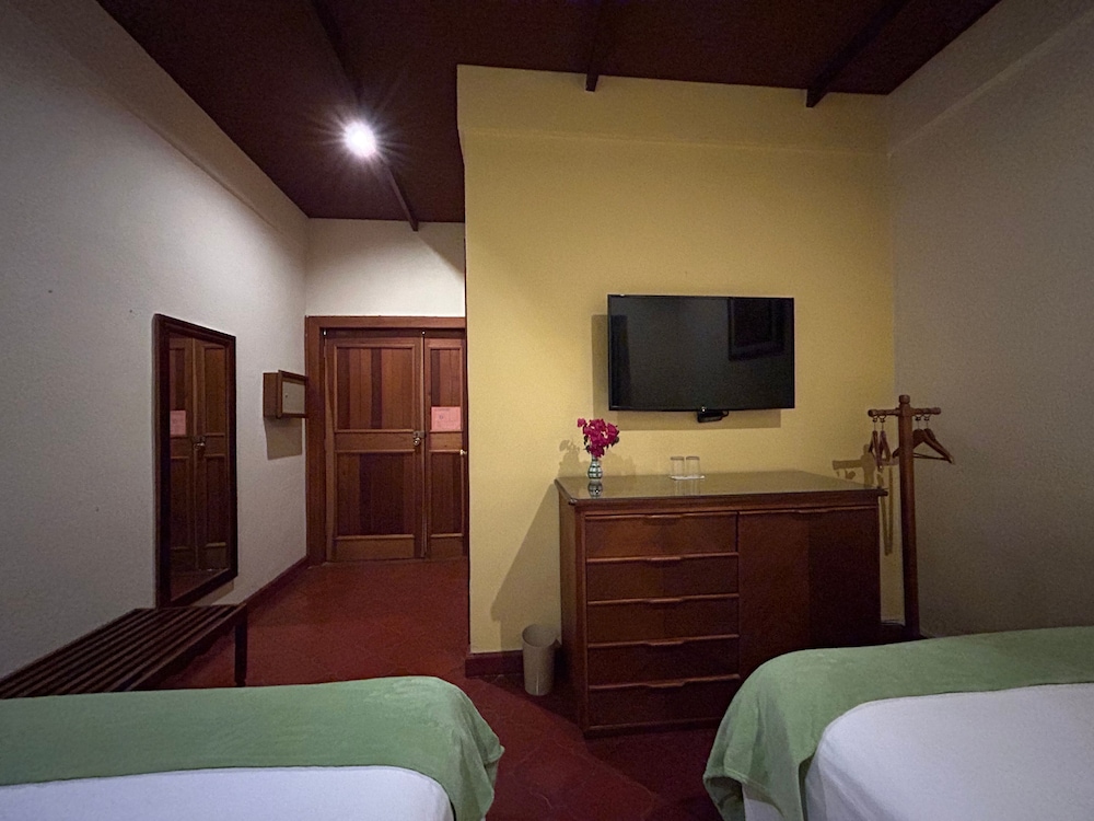 Standard Room - Photo 7
