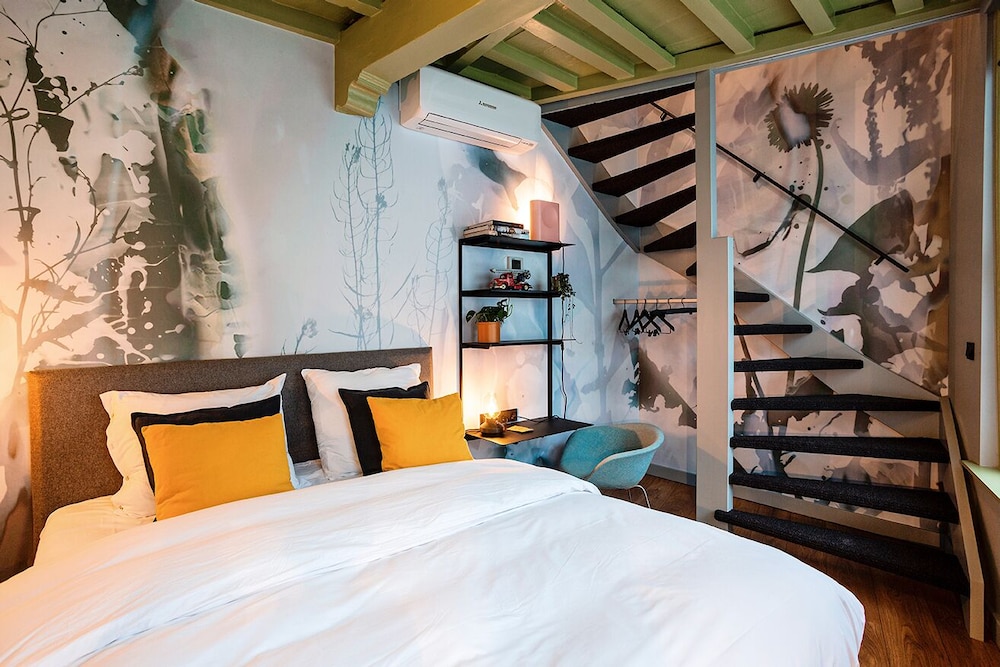 Comfort Duplex, City View