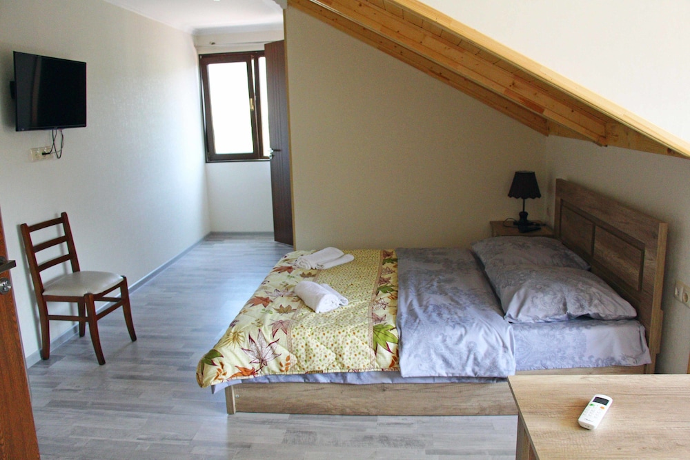 Family Loft, 1 Queen Bed With Sofa Bed, Mountain View, Mountainside