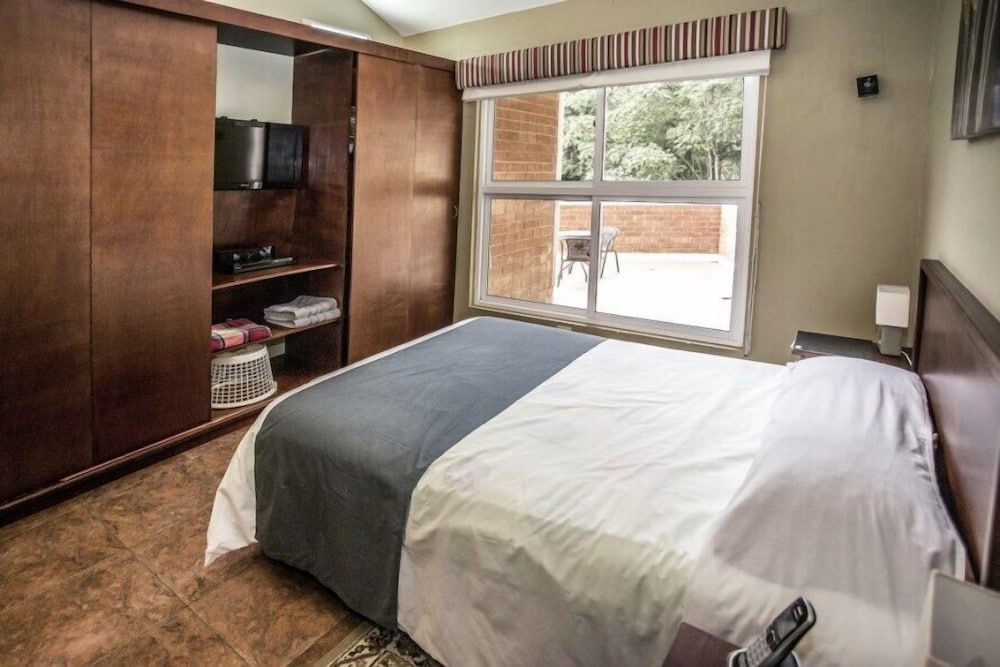 Suite B photo 2