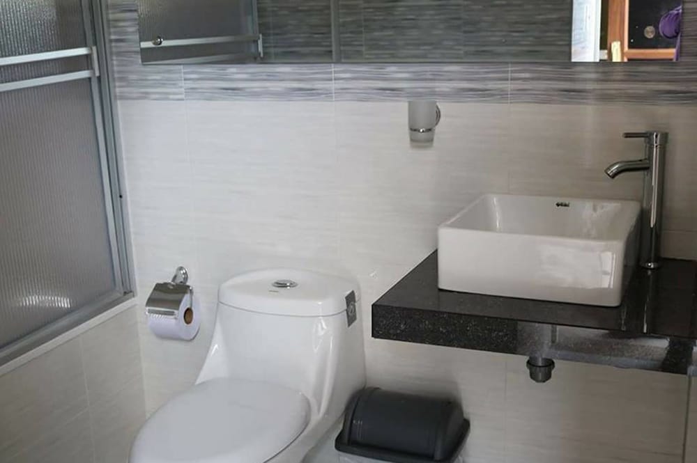 Standard Room, Multiple Beds, Non Smoking photo 3