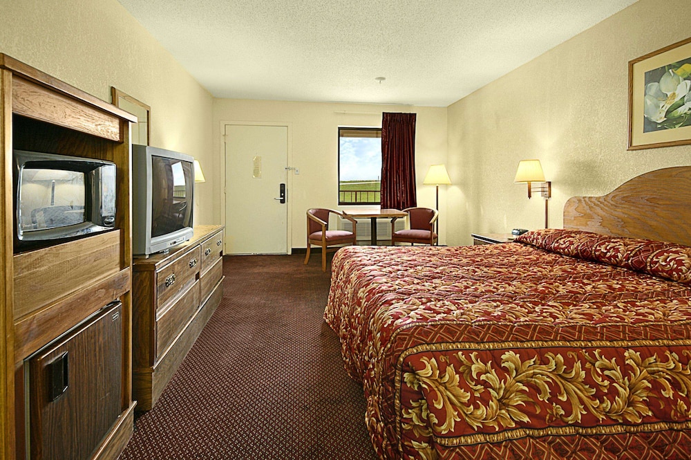 Standard Room, 1 King Bed, Accessible, Non Smoking (Mobility Accessible) photo 1