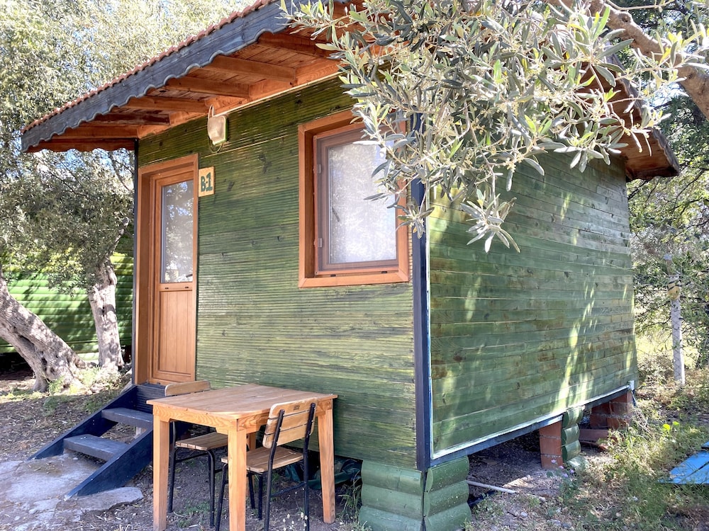 Bungalow, 1 Double Bed, Garden View, Garden Area photo 2