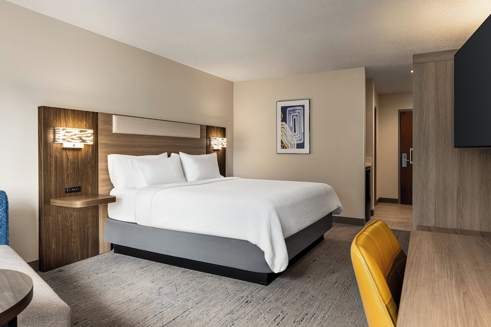 Standard Room, 1 King Bed (Standalone Shower) - Photo 1