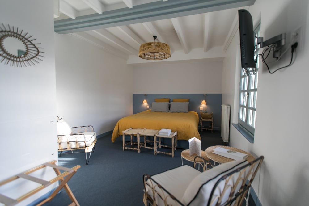 Room, Terrace (Moulin de l'Abbaye)