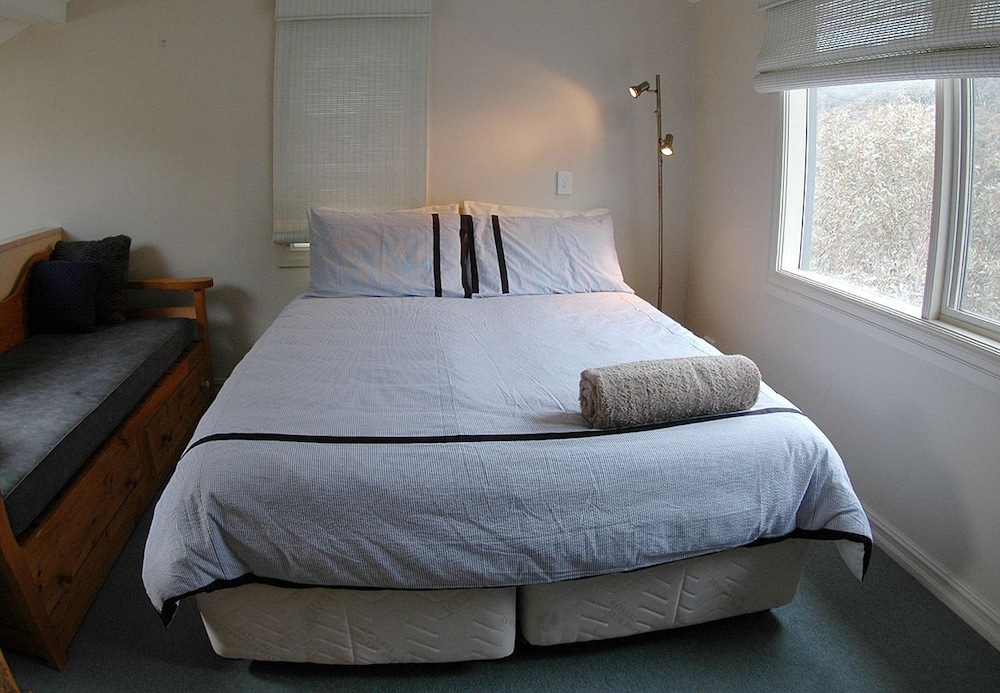 Premium Chalet, 3 Bedrooms, Mountain View, Slope side photo 2
