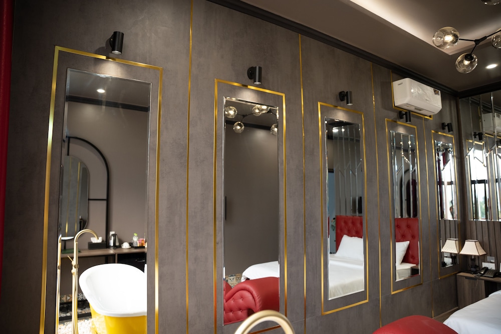 Honeymoon Room - Photo 7
