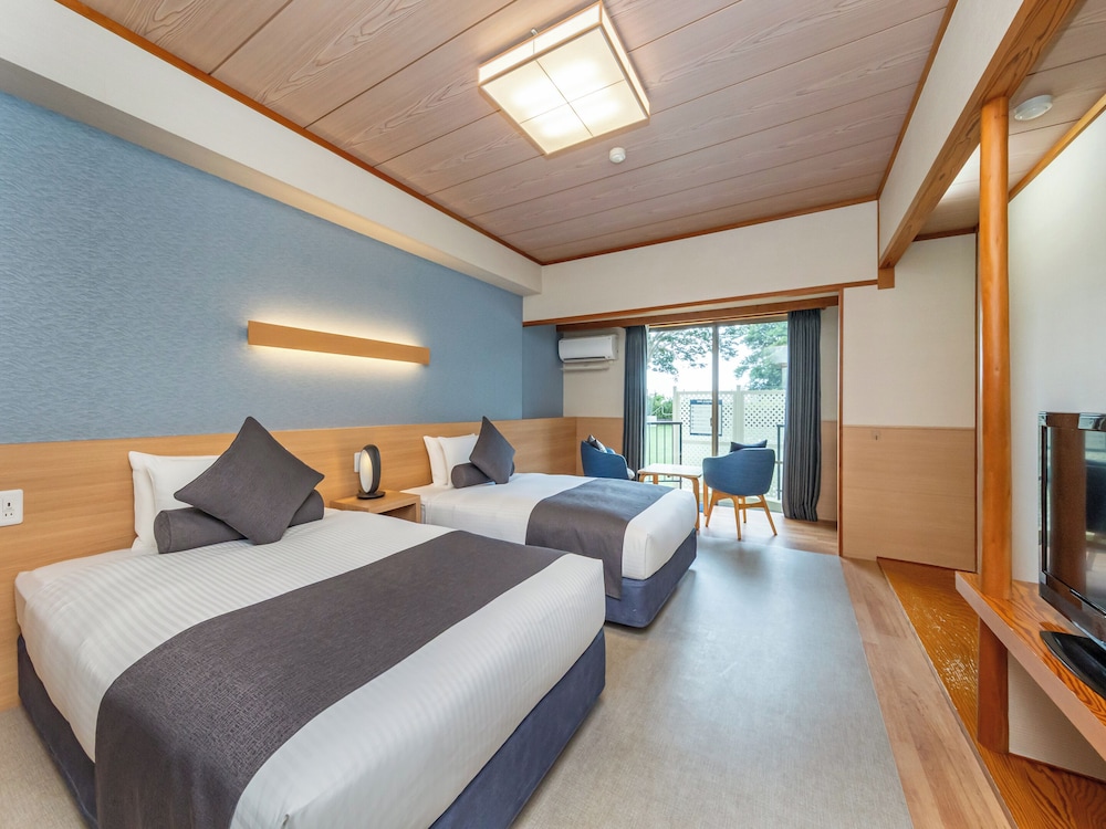 Japanese Modern Room With Direct Access Dog Park photo 1